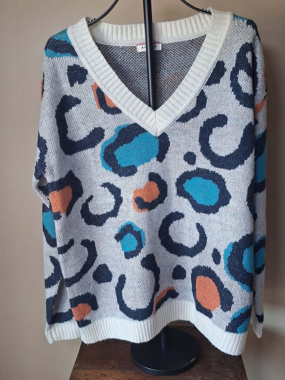 Andree By Unit Ivory, Gray, Orange & Teal Animal Print Sweater; Size L (?)